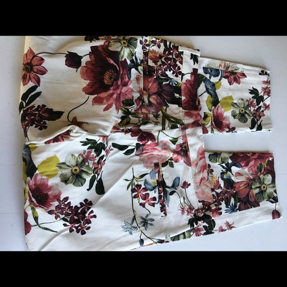 Zara Pants - Zara Women Floral Pants Size 4 Zara Pants - Zara Women Floral Pants Size 4